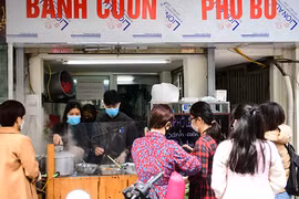 Các hàng ăn uống ở Hà Nội đắt khách ngày nghỉ Tết