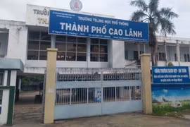Đề nghị kỷ luật Phó Hiệu trưởng chia sẻ clip phụ nữ tắm