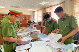 Vì sao 3 cán bộ Chi cục thuế ở An Giang bị khởi tố, bắt giam?