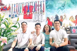 Dàn cầu thủ Việt khoe ảnh đón Tết ấm áp bên gia đình trong ngày đầu năm mới