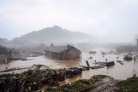 Miền Đông Bắc Trung Quốc tan hoang vì lũ lụt