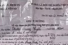 Chợ Yên Sở phát giấy đi đường cho người mua cá… tự ghi thông tin