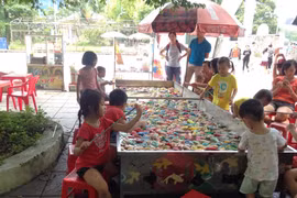 Nghỉ lễ Quốc khánh: Thời tiết đẹp, công viên Thủ đô tấp nập người vui chơi