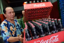Gallery - Coca-Cola bị tuýt còi - image 3