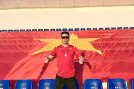 Chi hơn 100 triệu đồng đi Uzbekistan cổ vũ U23 Việt Nam