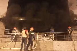 Cháy chung cư Carina Plaza: Hít phải khói độc đối mặt với nguy cơ gì?
