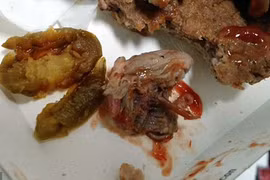 Kinh hoàng khách bỏ đầu chuột vào đồ ăn McDonald’s 