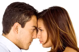 Chồng ngoại tình chạy về xin lỗi vợ sau câu nói của lễ tân nhà nghỉ