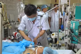 Gallery - 18 người sốc phản vệ khi chạy thận nhân tạo - image 3