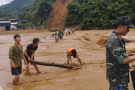 Gallery - MƯA LŨ SẠT LỞ Ở MIỀN BẮC - image 5