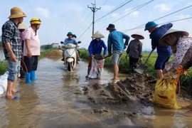 Công bố tình huống khẩn cấp sạt lở đê ở Chương Mỹ Hà Nội