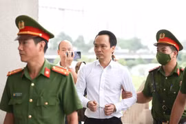 Gallery - XÉT XỬ ÔNG TRỊNH VĂN QUYẾT - image 1