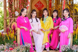  Các nữ cán bộ đoàn Đắk Nông duyên dáng với áo dài
