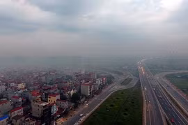 Hà Nội đặc mù khói đốt rơm rạ bủa vây vùng ngoại ô