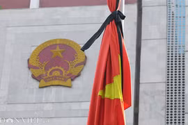 Cờ rủ khắp phố Hà Nội trong ngày Quốc tang lãnh tụ Fidel Castro