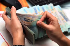 Vay tiền bằng cầm cố sổ tiết kiệm: NHNN cảnh báo, nhiều ngân hàng vẫn bất chấp