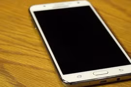 Loạt smartphone màn hình rộng, giá tốt vừa đến Việt Nam