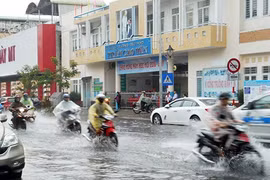 Nhiều chuyến bay phải thay đổi lịch do bão số 4