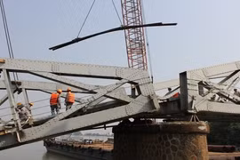 Kiến nghị đưa cầu Ghềnh bị sập vào bảo tàng