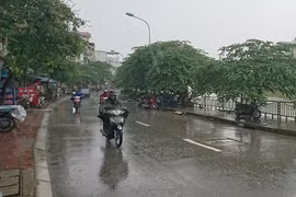 Thời tiết hôm nay 17/6: Cảnh báo mưa dông khắp nội thành Hà Nội