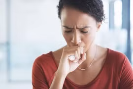 Bác sĩ mách cách phòng ngừa ho, đau họng khi thời tiết giao mùa