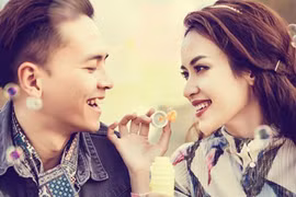 Sao Việt chúc mừng vợ chồng Văn Anh - Tú Vi sinh con đầu lòng