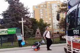 Con gái Thành Long phải nhặt rác kiếm sống ở Canada