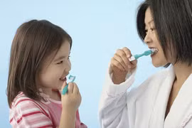 Làm sao khi trẻ lười đánh răng?