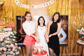 Lê Hoàng Phương tặng “nửa ký vàng” cho “bà trùm hoa hậu“