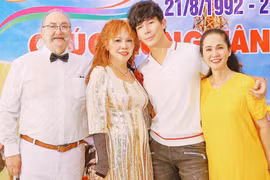 Mẹ "cựu hoa khôi" U60 của Nathan Lee gây sốt với tóc vàng hoe