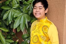 Hình ảnh hiếm hoi của con trai Thu Phương - Dũng Taylor