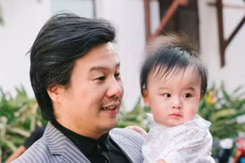 Vợ chồng Thanh Bùi lần đầu bế cặp sinh đôi đi sự kiện