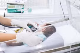 Cứu sống bệnh nhi 4 ngày tuổi bị viêm ruột hoại tử nguy kịch