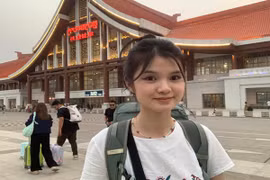 Cô gái gen Z một mình sang Lào du lịch