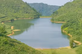 Khám phá hồ Sam Tạng ở Hòa Bình