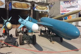 Iran khoe kho tên lửa chống hạm sẵn sàng “dằn mặt” Mỹ