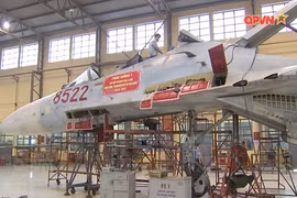 Bên trong nơi “hồi sinh” máy bay tiêm kích Su-27 của VN
