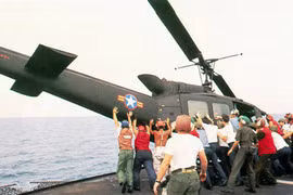 Gallery - Máy Bay Trực Thăng UH 1 Rơi - image 7
