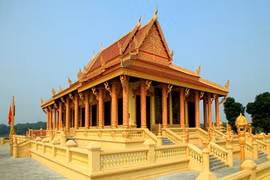 Mãn nhãn ngắm chùa vàng Khmer lấp lánh giữa Hà Nội