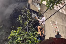 Vụ cháy nhà 3 tầng: Người đàn ông cứu 2 phụ nữ nói gì?
