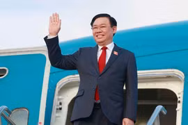 Chủ tịch Quốc hội Vương Đình Huệ lên đường thăm chính thức Trung Quốc
