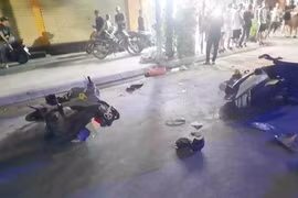Hà Nội: Nhóm đối tượng đuổi đánh nhau, 1 người đi đường tử vong 