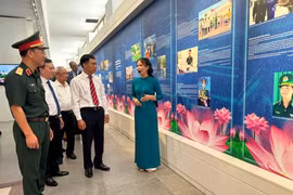 Hơn 200 hình ảnh trong triển lãm “những tấm gương bình dị mà cao quý“