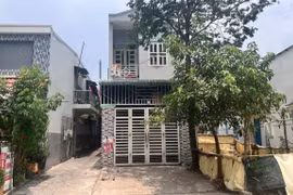 Bé trai 8 tháng tuổi bị đánh chết, nghi phạm 16 tuổi, xử sao?