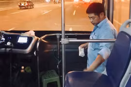 Phụ xe buýt bất ngờ bị CĐM không tiếc lời chỉ trích vì lý do này