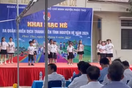 Sập mái hiên nhà văn hóa, 6 trẻ bị thương 