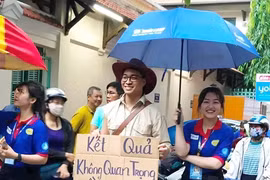 “Thi trượt anh nuôi” và những tấm banner độc đáo cổ vũ sĩ tử