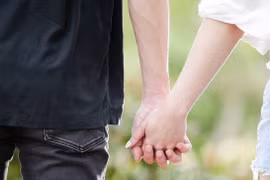 Bị bệnh vùng kín, chàng trai 5 năm đổi bạn gái liên tục 