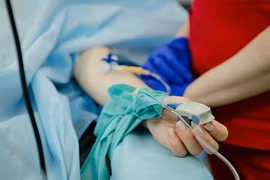 Chơi với con trai kiểu này, bố vỡ luôn lá lách