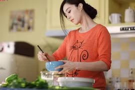 Lo con không nam tính, mẹ cho uống thảo dược lung tung